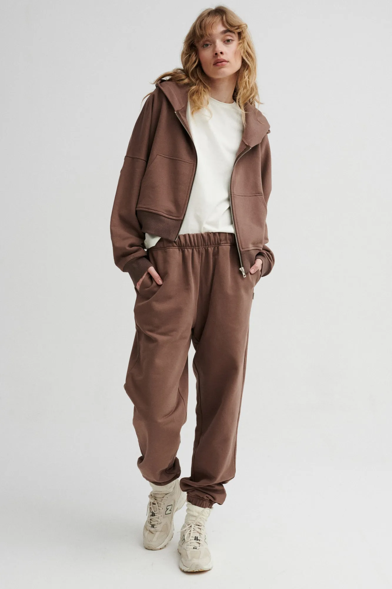 Sweatpants in organic cotton / 04 / 03 / hazelnut